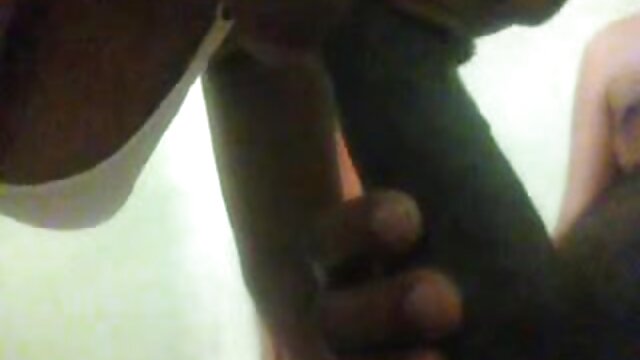 นางไม้สีบลอนด์หุ่นดีพอใจหีฉ่ำของเธอกับ dildo โป๊ วีดีโอ