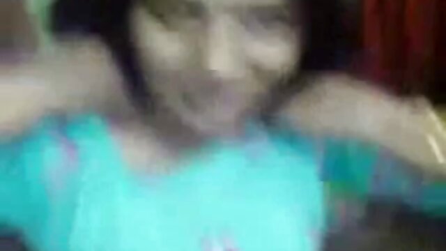 Hussy Asian Babe กระตุ้นหีของเธอในโซโล วีดีโอ คลิป โป๊