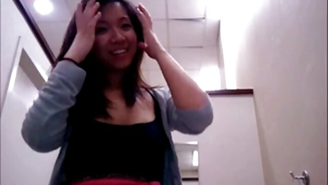 BBW nympho ที่ดูดีกำลังสั่นเต้าใหญ่ของเธอบนเว็บแคม วี โอ โป้