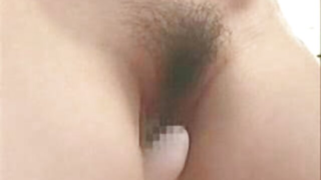 เธอสวยมากและเธอก็รู้วิธีดูเซ็กซี่ในขณะที่ใคร่ครวญ ดู วีดีโอ โป๊